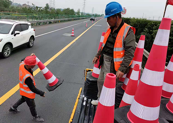 交通路锥施工